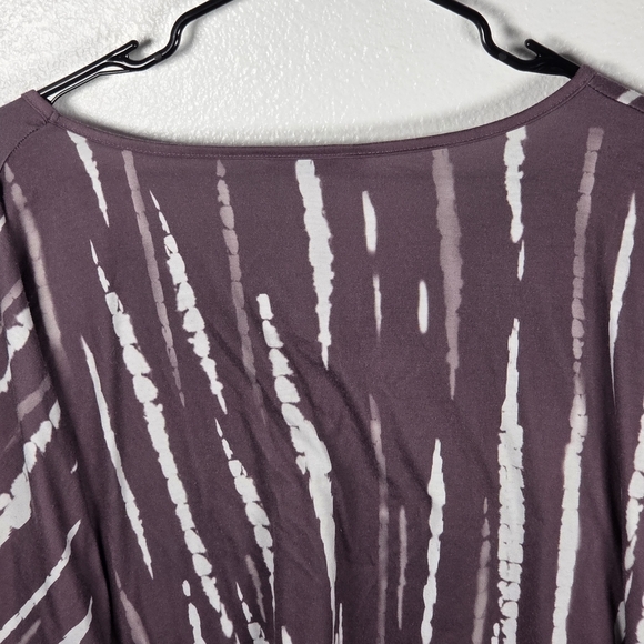 BloomChic Women's Short Sleeve Purple and White Top - Picture 7 of 9